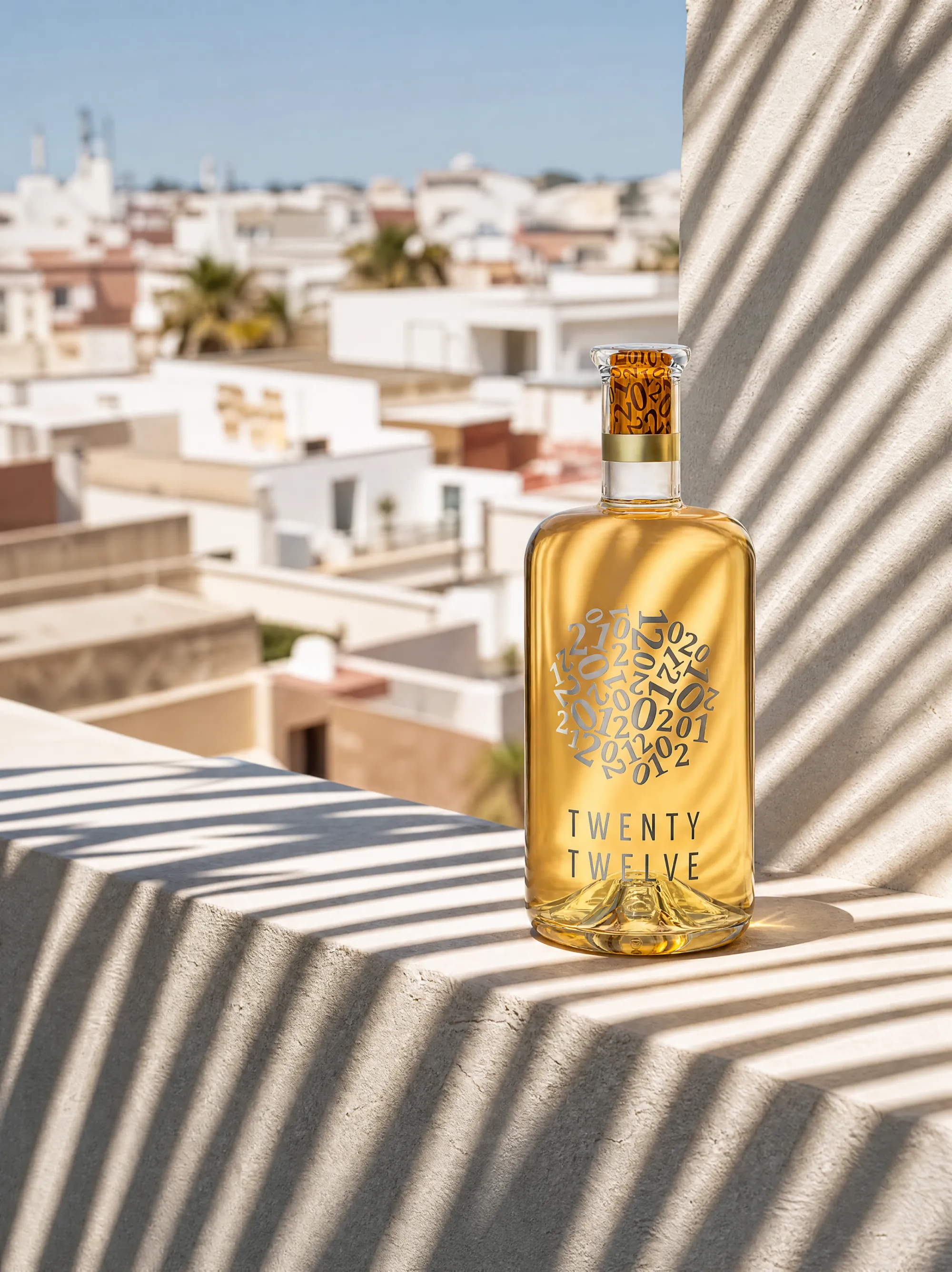 Twenty Twelve White en una terraza mallorquina con sombras de lamas